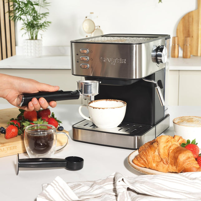 Salter Manual Espresso Machine – 15 Bar, Milk Frother, 1.6L Tank